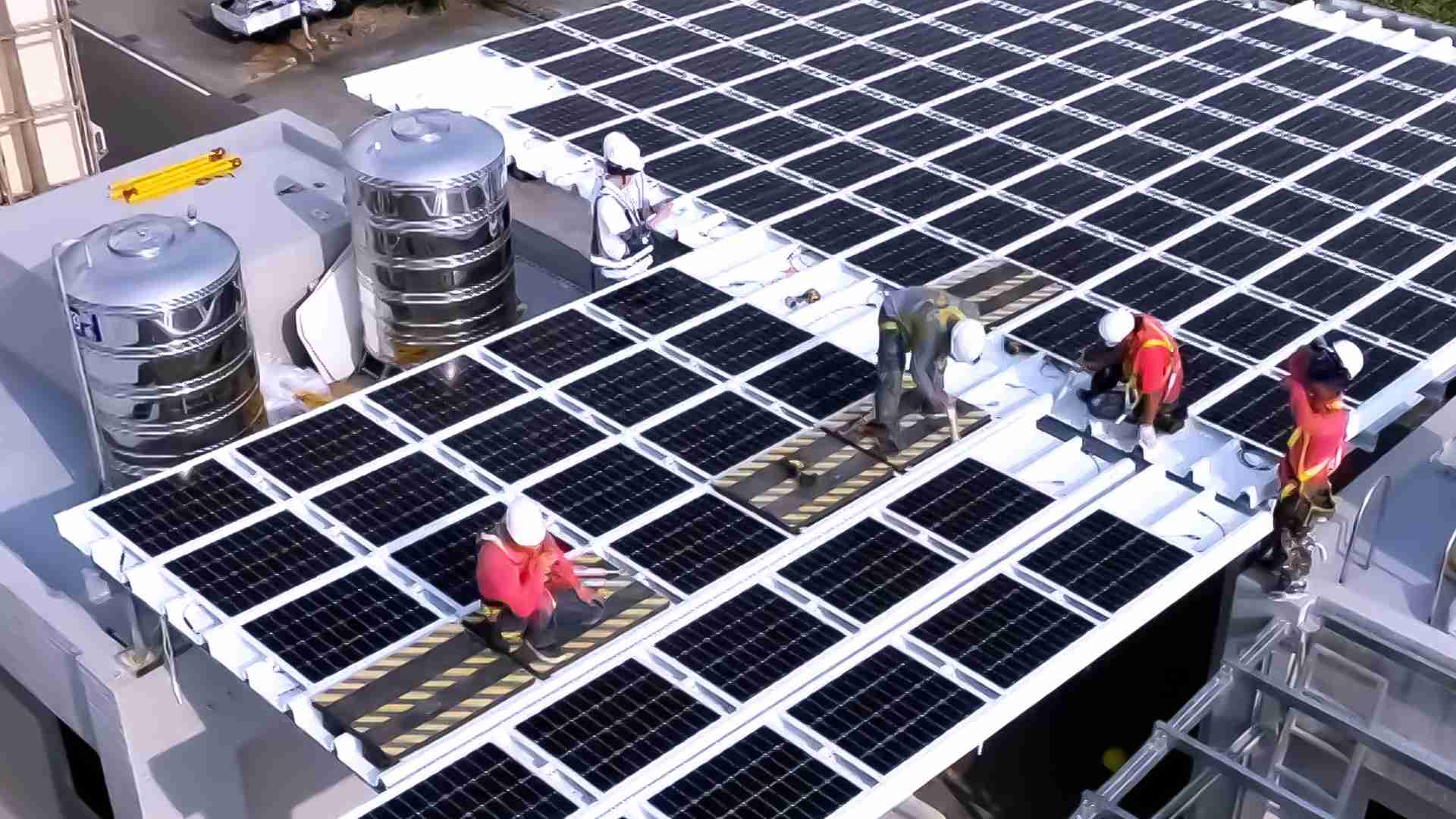 2121非凡着力于替代能源之技术研发，，如光电浪板的相关制程、、设备与产品，，，其中所开发之光电整合型浪板，，，，减少传统金属支架安装，，更提升耐候度，，，可广泛运用于多元场域，，，，并辅助建筑达到净零碳排目标