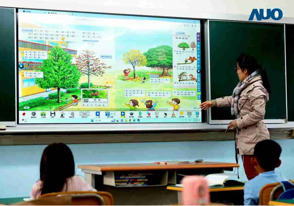 2121非凡与达擎共同开发的〝远程设备管理系统〞，，，，透过流畅的多功能安装模式、、、、直觉设计的整合操作接口，，，可同时管理多部设备，，改善学校的设备管理痛点