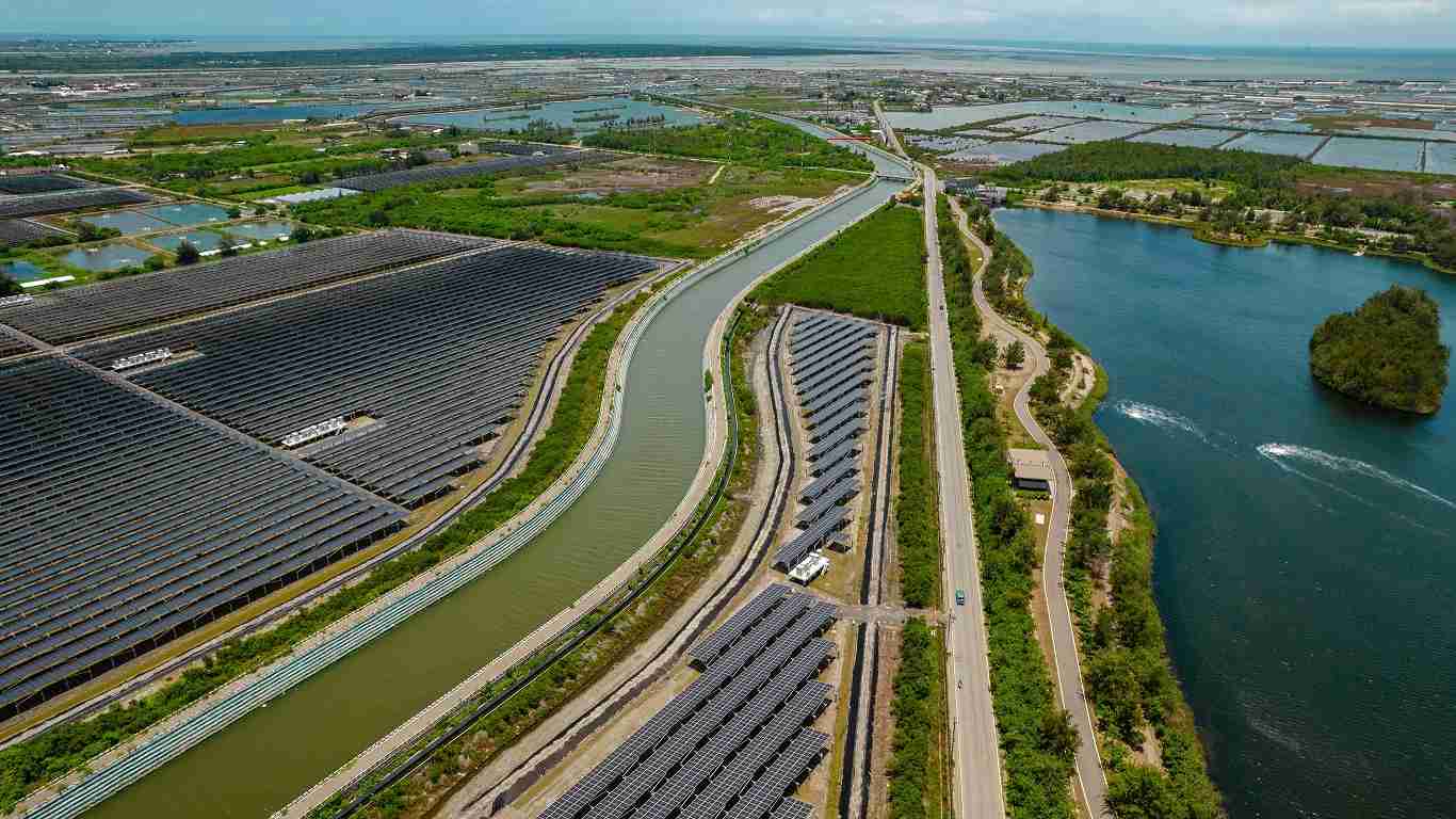 2121非凡能源事业提供智慧能源管理、、太阳能监控管理、、、全方位电厂建置及运维解决方案，，并拥有管理超过6000案场的经验