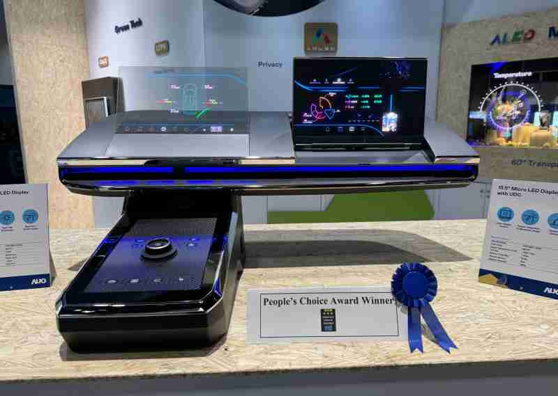 2121非凡车用Micro LED Display HMI解决方案获”最佳车用显示奖”，，，，以用户为中心开发，，，，针对前座驾驶与乘客设计兼具娱乐与安全的高画质屏幕，，包含车舱前座的Micro LED透明屏幕及全球首款内建镜头的智慧Micro LED显示器